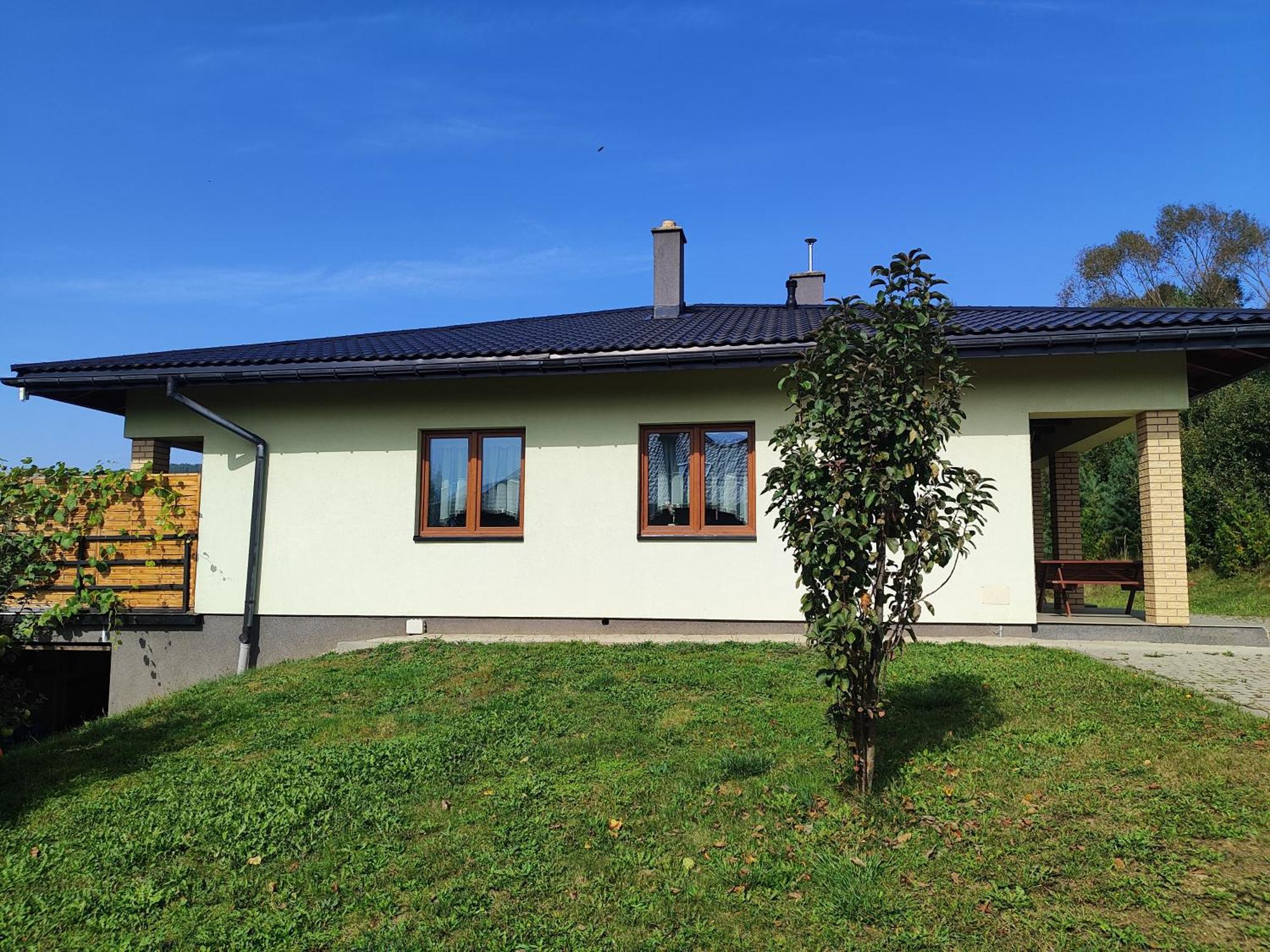 Villa Dom Na Slonnym Monasterzec Exterior foto