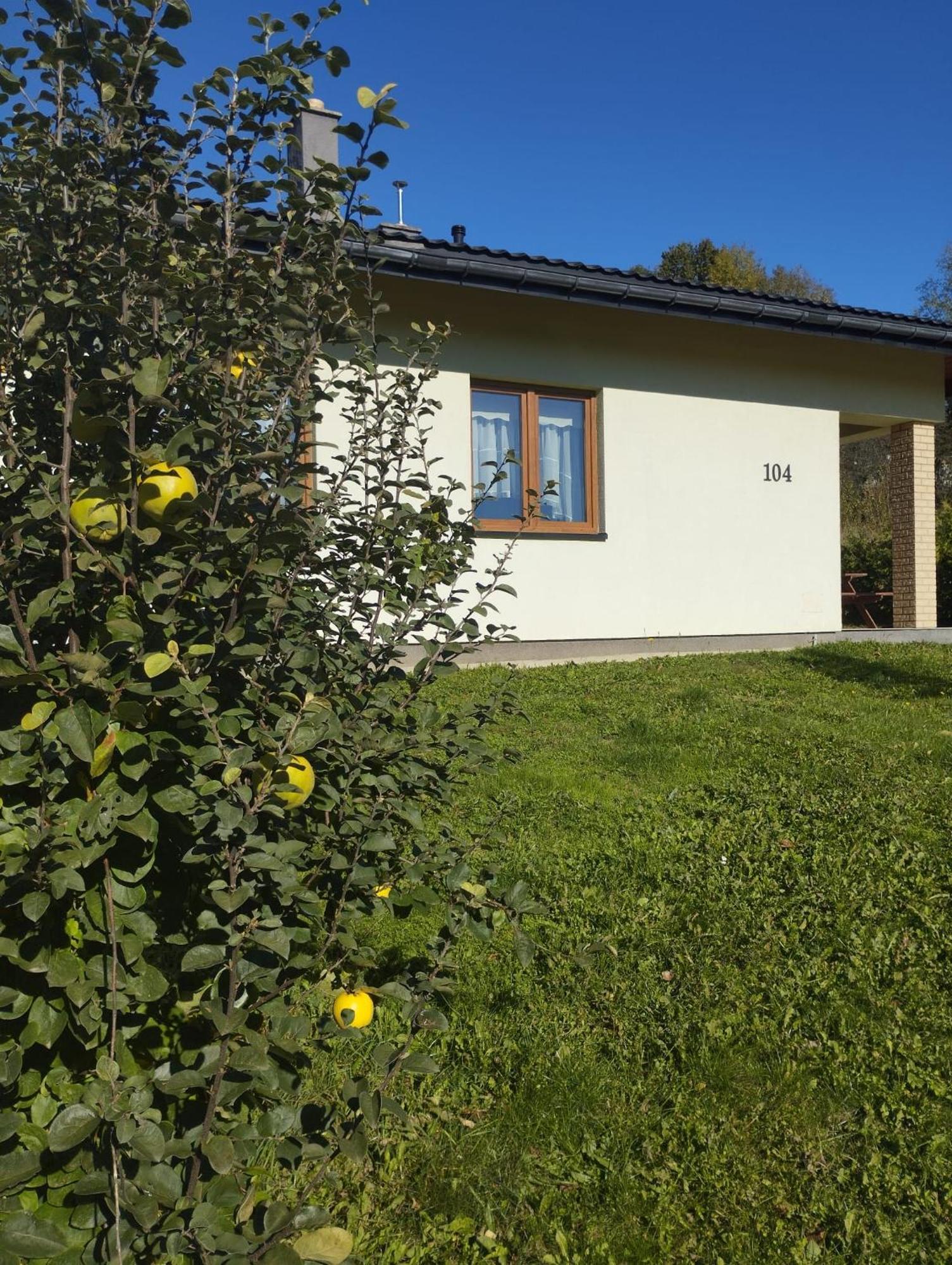 Villa Dom Na Slonnym Monasterzec Exterior foto